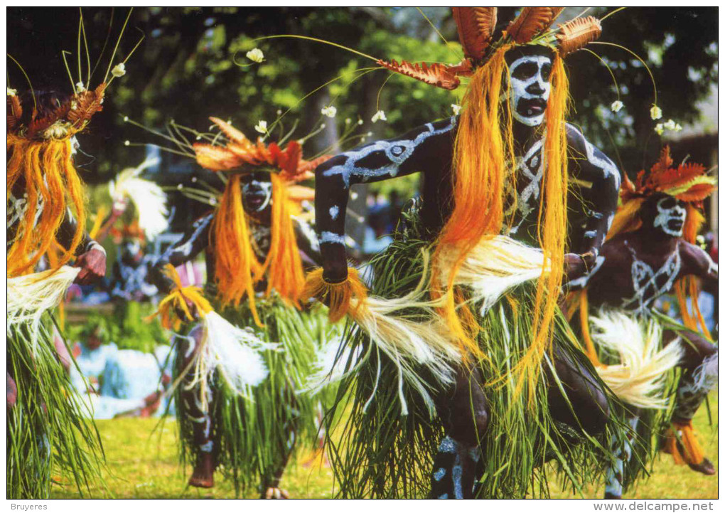 Entier Postal De 2013 Sur CP Avec Timbre Et Illust.  "Ile Des Pins : Groupe De Danseurs De Wapan" - Postwaardestukken