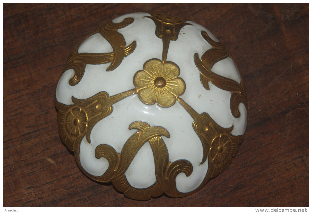 BROCHE VINTAGE 1900 PORCELAINE Et Laiton - Brochen