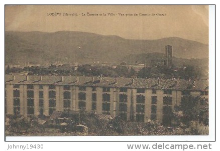 LODEVE - LA CASERNE ET LA VILLE - VUE PRISE DU CHEMIN DE GREZAC - Lodeve