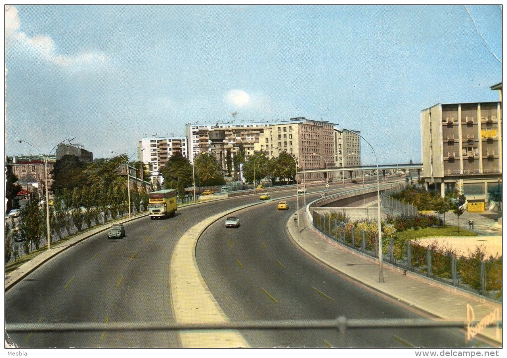 CPSM  -  PARIS  -  Boulevard  Périphérique -  Avenue Dr Lannel  -  ( Voitures Anciennes Et énorme Bouchon ....)  1964 - Autres & Non Classés