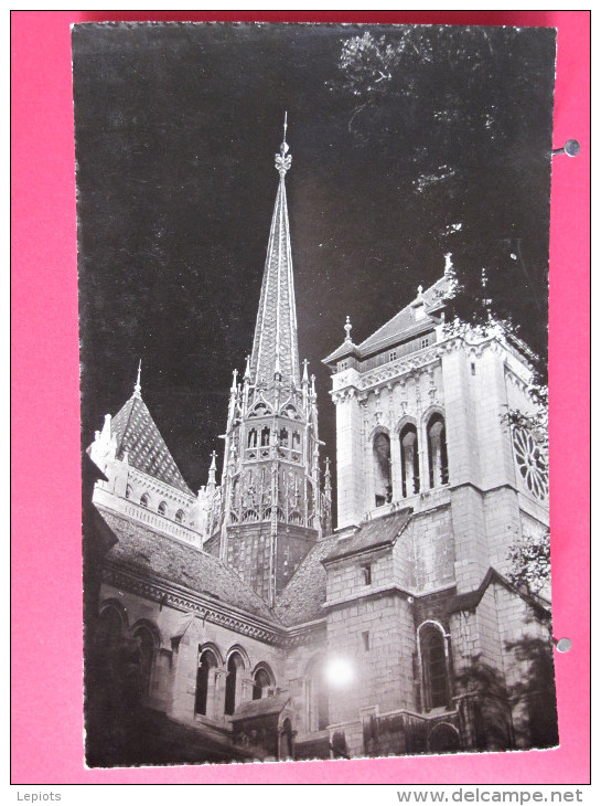 Suisse - Genève - Les Tours De La Cathédrale De Saint Pierre Illuminées - Excellent état - Scans Recto-verso - Genève