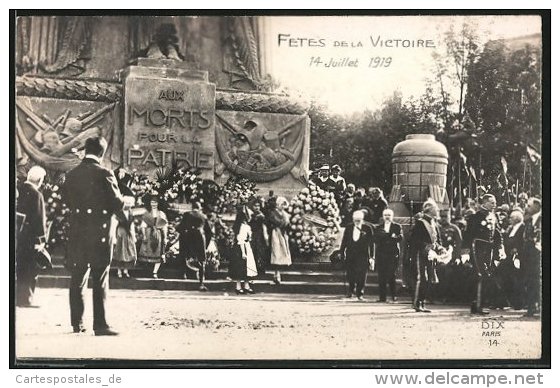 Photo-CPA Paris, Siegesparade / Fete De La Victoire 14. Juli 1919, Kränze Werden Am Le Monument Aux Morts Niedergelegt - Other & Unclassified