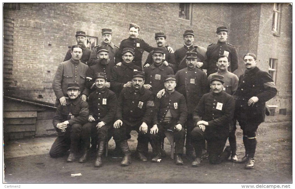 CARTE PHOTO : CAMP DE PRISONNIER MILITAIRES + NOMS AU DOS MUNSTER KRIEGGEFANGENEN LAGER GUERRE - Guerre 1914-18