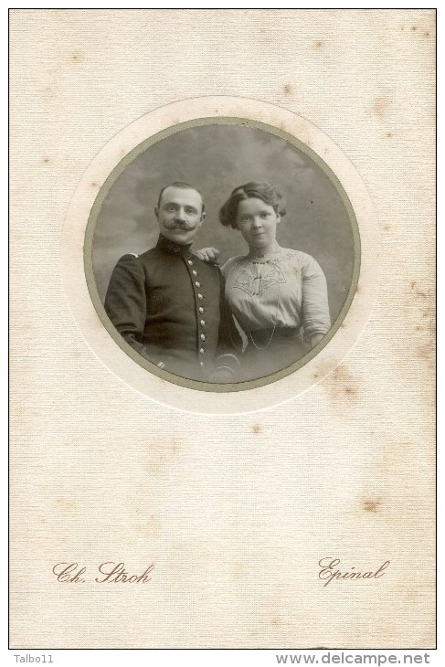 Belle Photo - Couple Avec 1 Militaire De La Coloniale - Epinal - Ch Stroh - Personnes Anonymes