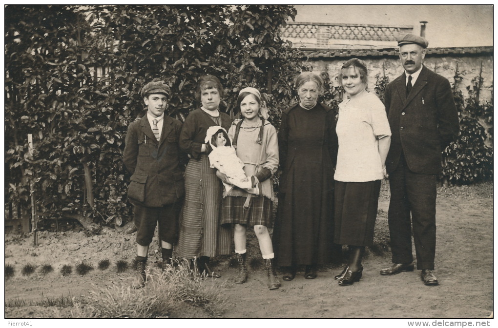 LIMOURS - Carte Photo Représentant La Famille Corbisier Et Heimann Entre 1920-23 (fillette Avec Sa Poupée) - Limours