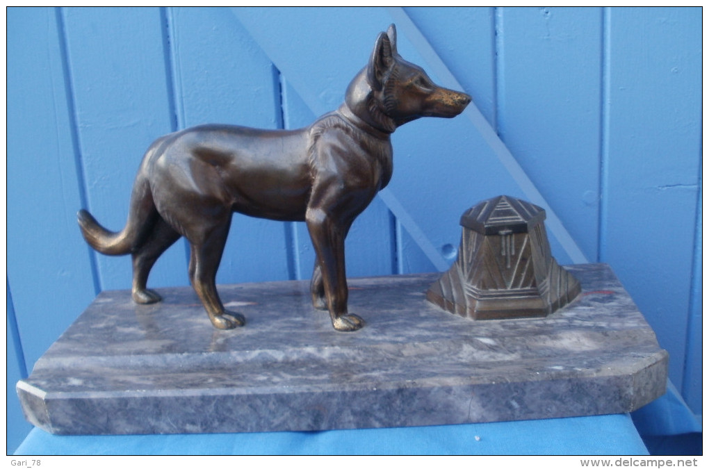 ENCRIER Art Deco Chien En Regule Sur Une Plaque De Marbre Poids 3.7 Kg - Calamai