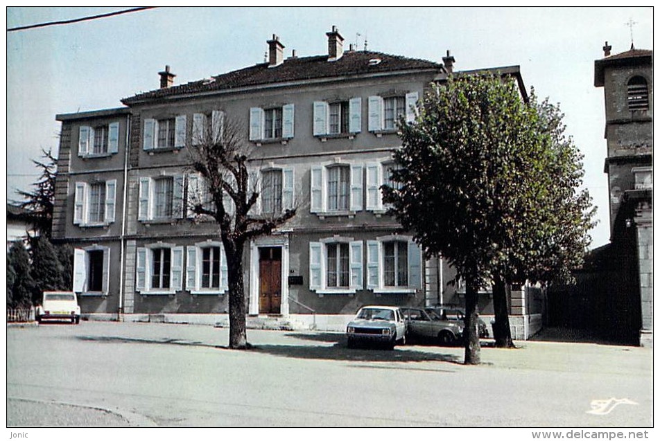 LA TRONCHE - Maison Familiale Hospitalière - Place De L'eglise - La Tronche