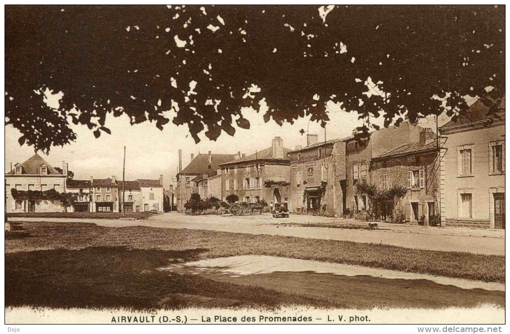 Airvault ( La Place Des Promenades ) - Airvault