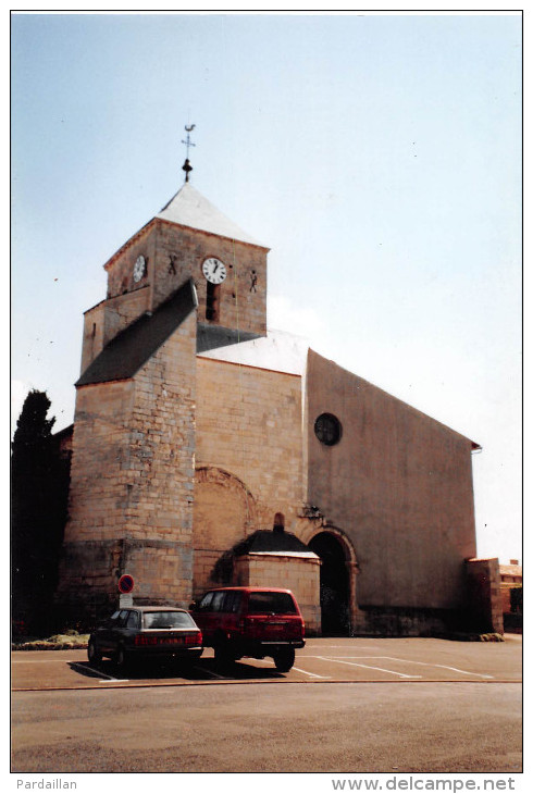 79.  MAUZE SUR LE MIGNON.   CARTE PHOTO.   L'EGLISE.  GROS PLAN.  PARKING AUTOS.  EXEMPLAIRE UNIQUE. - Mauze Sur Le Mignon