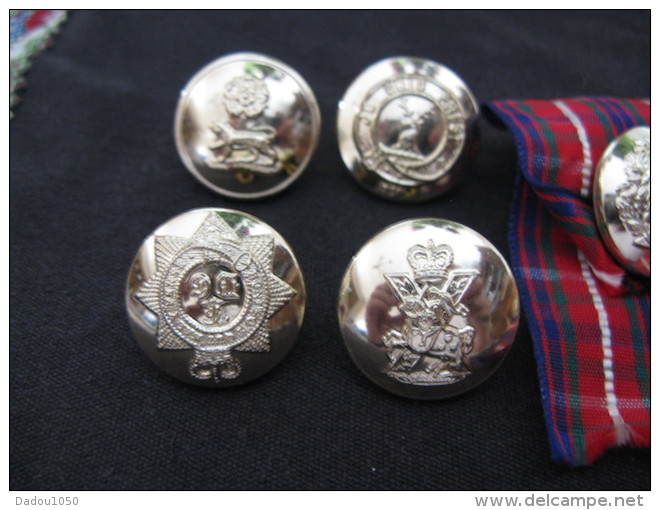 Lot  10 Boutons Uniformes ROYAUME UNI - Boutons