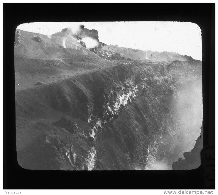 502-11-48 - VOLCANS  - ITALIE - Bouche Du Cratère Du Vésuve - Plaques De Verre