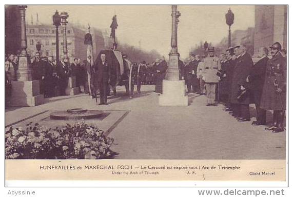 Funérailles Du MARECHAL FOCH - Le Cercueil Est Exposé Sous L´arc De Triomphe - D9 1 - Papeghin - Funérailles