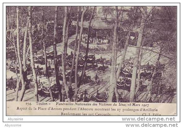 83 TOULON -  Tel -  Funérailles Nationales Des Victimes Du IENA (16 Mars 1907) - 105 Cercueils Sur La Place D´armes - Funérailles