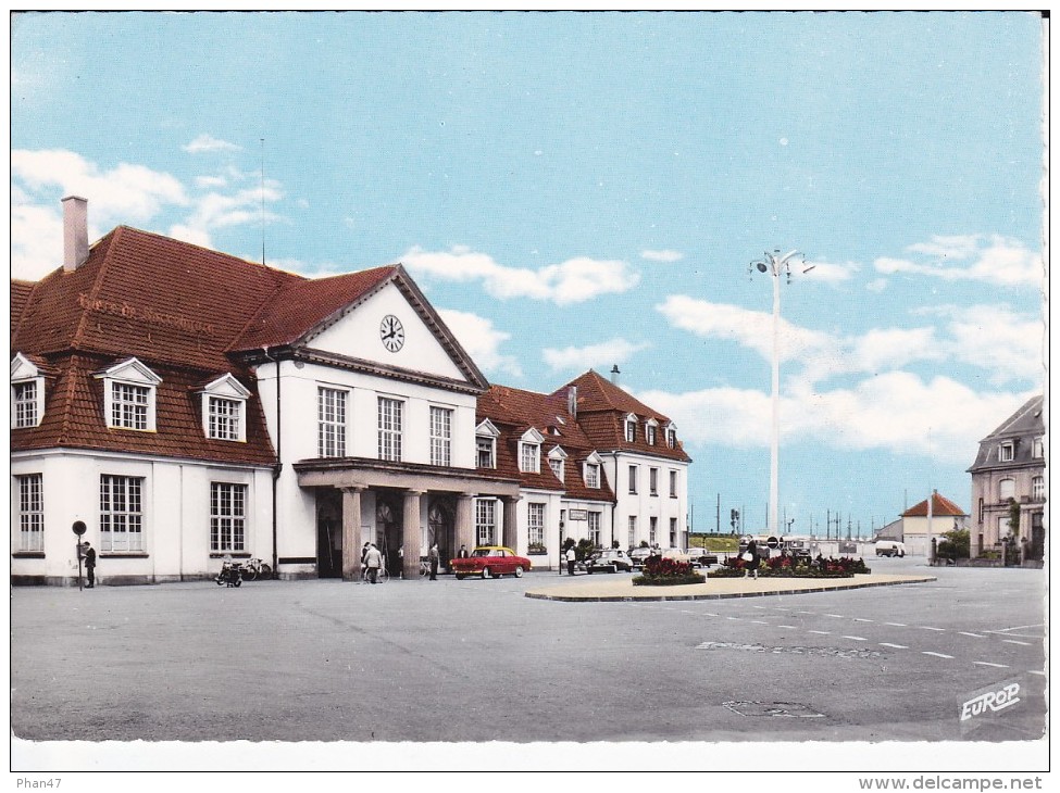 SARREBOURG (57) La Gare Et Place De La Gare, Simca Versailles, Citroën DS - Sarrebourg