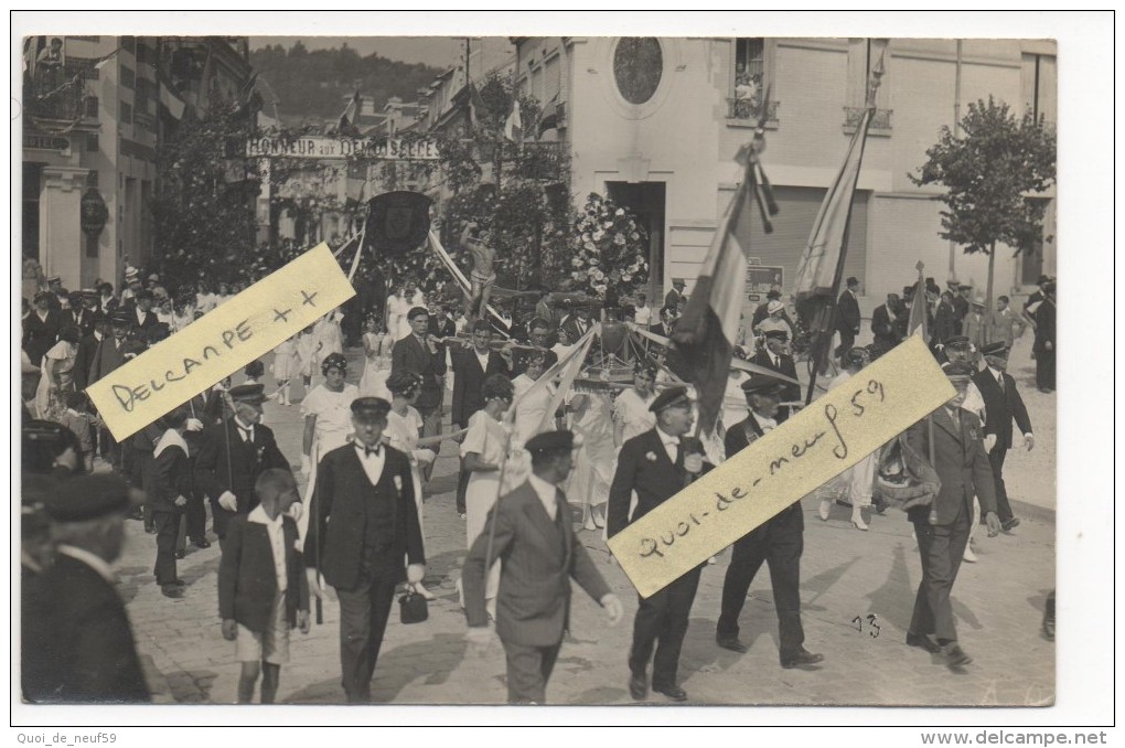 EB 6001 COMPIEGNE TOP RARE CARTE PHOTO ATTICHY DEFILE HONNEUR AUX DEMOISELLES  HEBERT G PHOTOGRAPHE - Attichy