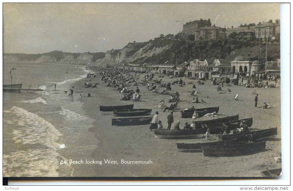 DORSET - BOURNEMOUTH - BEACH LOOKING WEST RP Do435 - Bournemouth (until 1972)