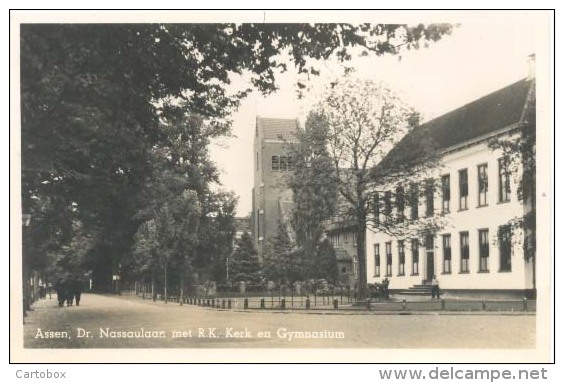 Assen, Dr. Nassaulaan Met RK Kerk En Gymnasium - Assen