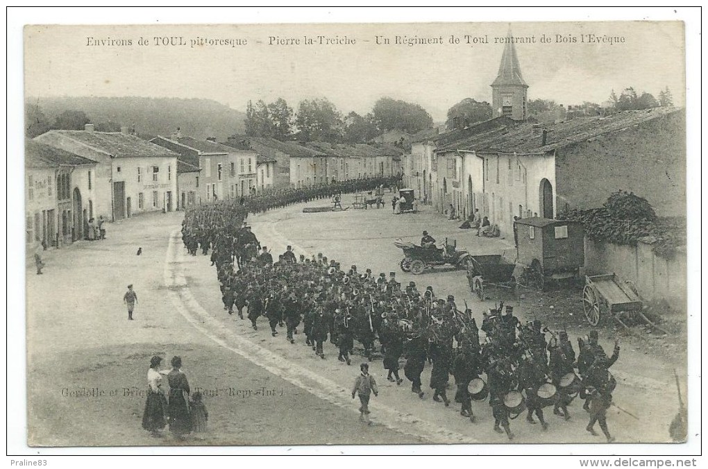 CPA -ENVIRONS DE TOUL -PIERRE LA TREICHE -REGIMENT RENTRANT DE BOIS L' EVEQUE -(54) -Circulé 1915 -Animée, Soldats...... - Regiments