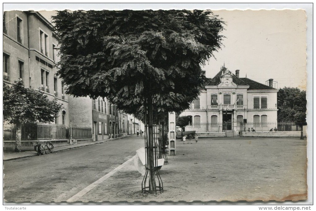 CPSM 69 PIERRE BENITE LA PLACE A GAUCHE L ECOLE AU FOND LA MAIRIE 1963 - Pierre Benite