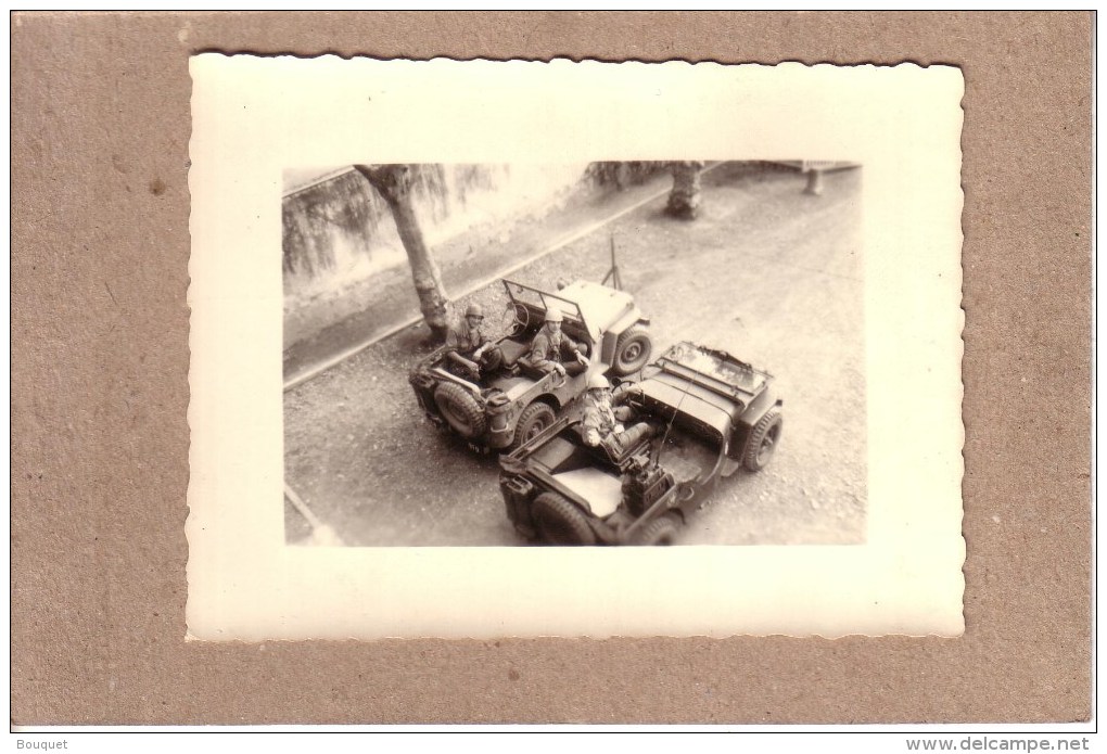 PHOTOS - GUERRE D'ALGERIE - PHOTO - 2 JEEPS DONT UNE POUR LES TRANSMISSIONS - JEEP HOTCHKISS ?? - Guerre, Militaire