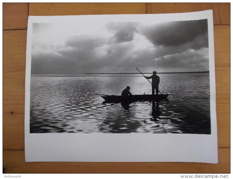 Photo  Camargue Le Grau Du Roi  Aigues Mortes Pêcheurs Papier Cartoliné 24 X 30 Cm Années 70 - Lieux