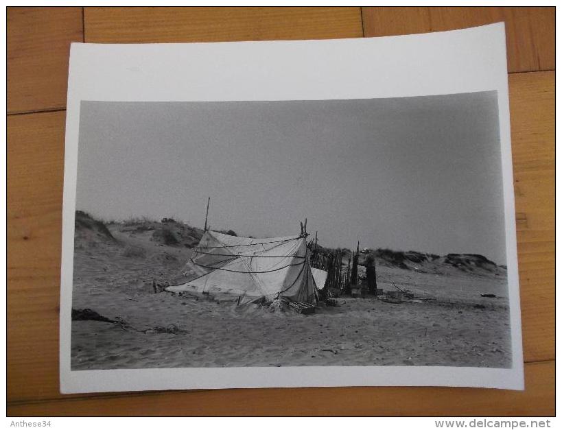 Photo  Camargue Le Grau Du Roi  Aigues Mortes Tente Pêcheur Nomade Papier Cartoliné 24 X 30 Cm Années 70 - Lieux