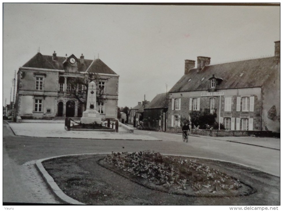 53 LANDIVY  CARTE PHOTO  PLACE DE LA MAIRIE EPREUVE   AVEC SON NEGATIF D´ORIGINE POUR EDITION DE LA CARTE - Landivy