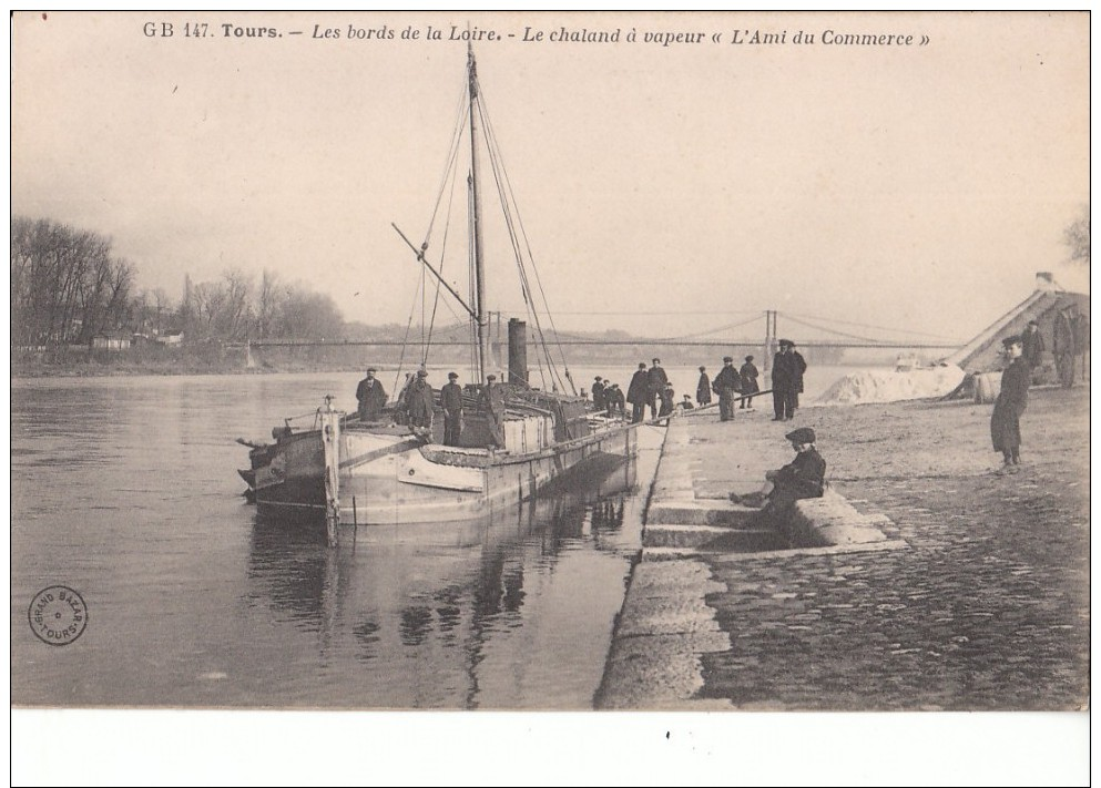 Tours. Les Bords De La Loire. Le Chaland à Vapeur "l'Ami Du Commerce". - Tours