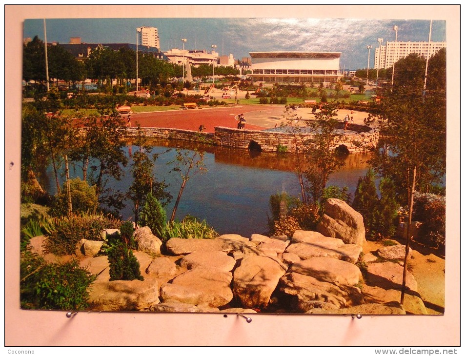 Lorient - Le Palais Des Congrès Et Ses Jardins. - Lorient