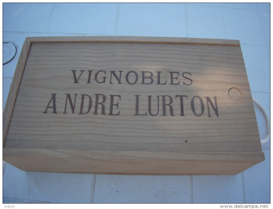 - FRANCE . BORDEAUX . COFFRET VIGNOBLES ANDRE LURTON . 2 BOUTEILLES 75cl ROUGE . - Wine