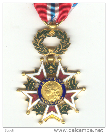 Médaille LE MERITE Croix Etoile - France