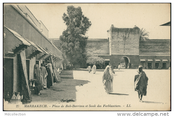 MAROC  MARRAKECH / Place De Bab-Berrima Et Souk Des Ferblantiers / - Marrakech