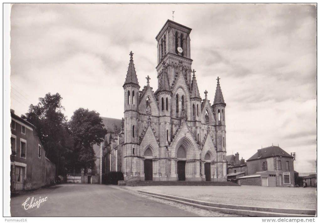 CPSM Cerizay L'Eglise Et La Place - Cerizay