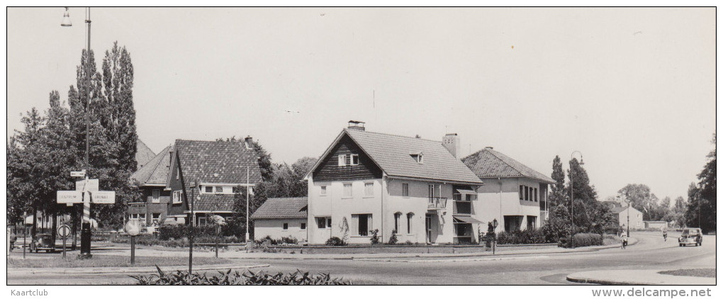 Enschede - Gronausestraat : ANWB Bord, Auto's, Fiets - Straatscene - Overijssel Holland/Nederland - Enschede