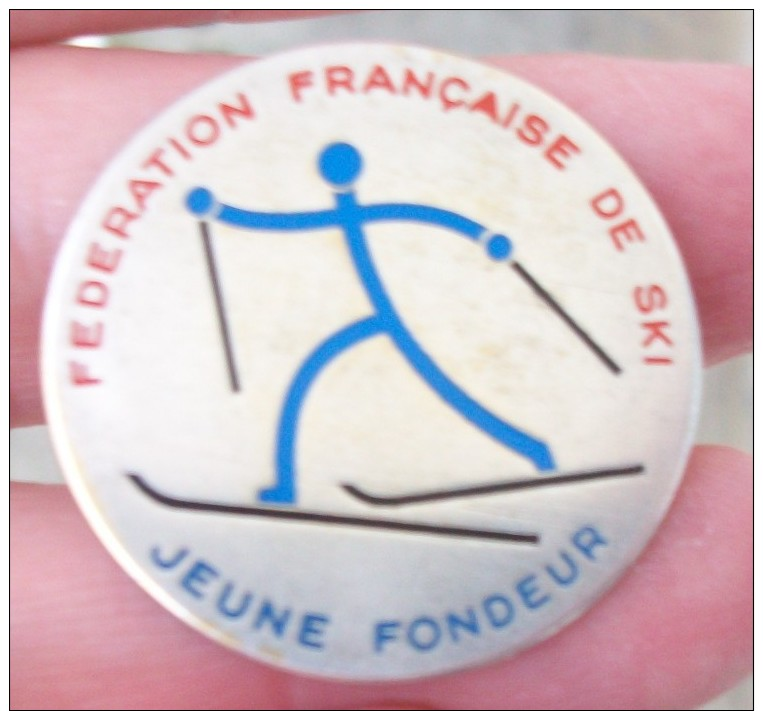 SKI : Ancien Insigne De La Fédération Française De Ski -  JEUNE FONDEUR - Autres & Non Classés