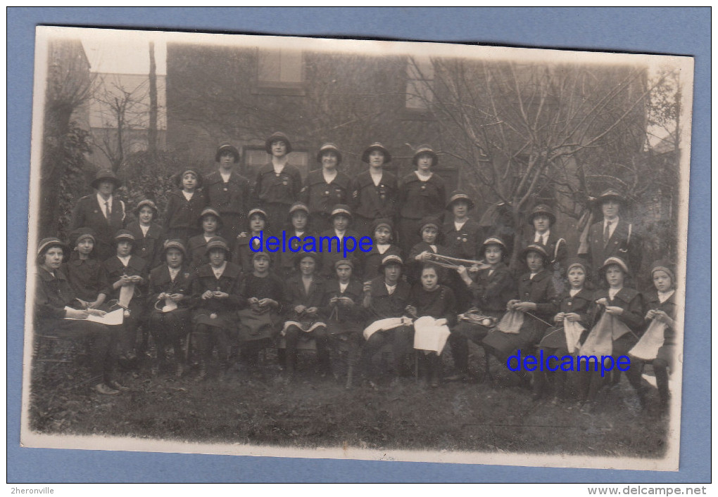 CPA Photo - NEWCASTLE - Young Girls Of GLB Sewer - " Girls Life Brigade " - Scoutisme Scout - 1921 - Couturieres - Autres & Non Classés