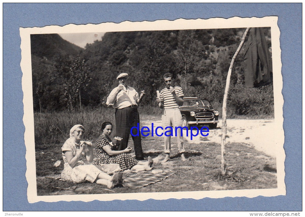 Photo Ancienne - Pique Nique Devant Belle Automobile PEUGEOT 403 - TOP - Automobili