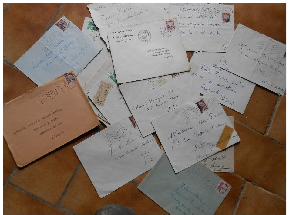 Lot Non Trié D 100 Enveloppes Timbrées 1962 Avec Surtaxe E.A - Collections (en Albums)