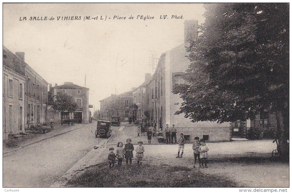 LA SALLE De VIHIERS : Place De L´Eglise Animée - - Other & Unclassified