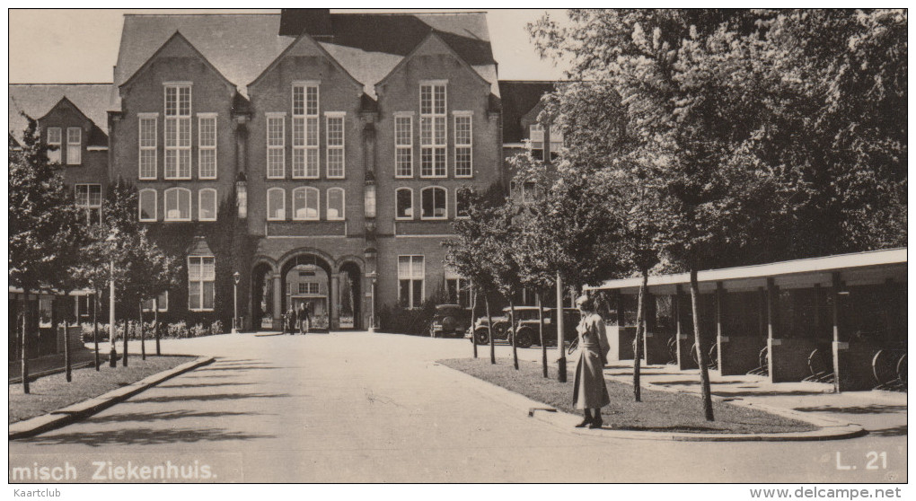 Leiden - Academisch Ziekenhuis: 3 Antieke Automobielen, Rijwielstalling  - Zuid-Holland / Nederland - Leiden