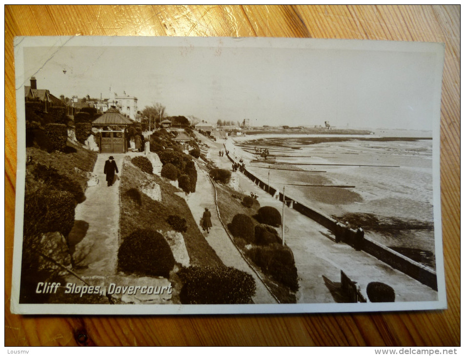 England / Angleterre - Cliff Slopes - Dovercourt - Animée / Lived Up - Plis D´angle - (n°1560) - Dover