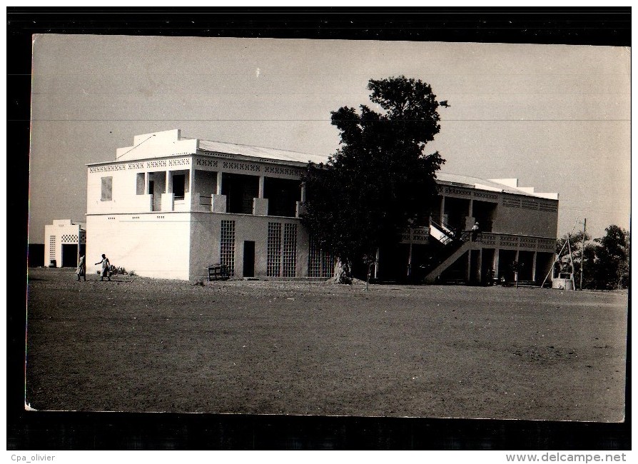 XX *** A LOCALISER *** Carte Photo, Ecole, Collège, Pensionnat, Dortoir, Réfectoire, Afrique, 194? - A Identifier