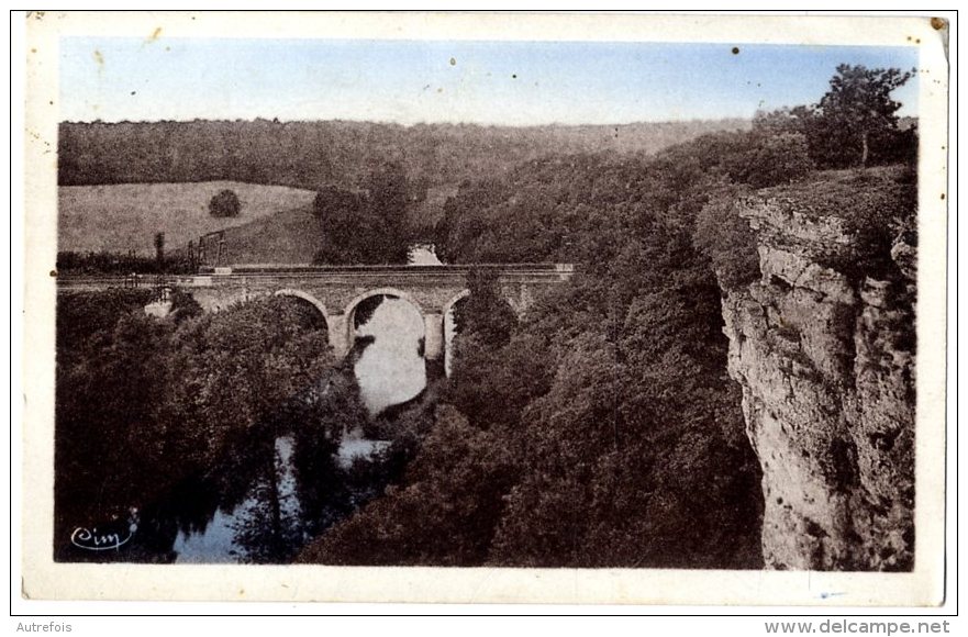 86 SAINT BENOIT LA VALLEE DU CLAIN AUX ROCHERS DE PASSE LOURDIN - Saint Benoit