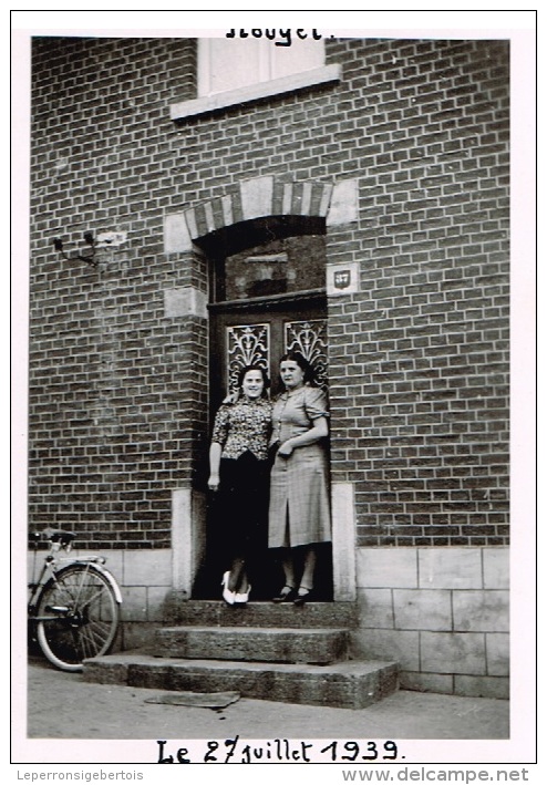 HOUYET 27 Juillet 1939 Paulette DUBASIN Et Sa Cousine Pauline Devant Le Café Des Roches? - Lieux