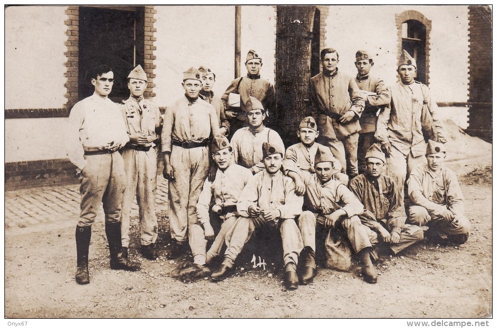 Carte Postale Photo Militaire Français 18 ème Bataillon Chasseurs  Pied (B.C.P) HAGUENAU (Bas-Rhin) Photo Smeets Rue Sel - Barracks