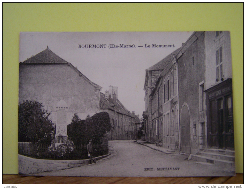 BOURMONT (HAUTE MARNE) LES COMMERCES. LES MAGASINS. LES MONUMENTS AUX MORTS. LE MONUMENT. - Bourmont