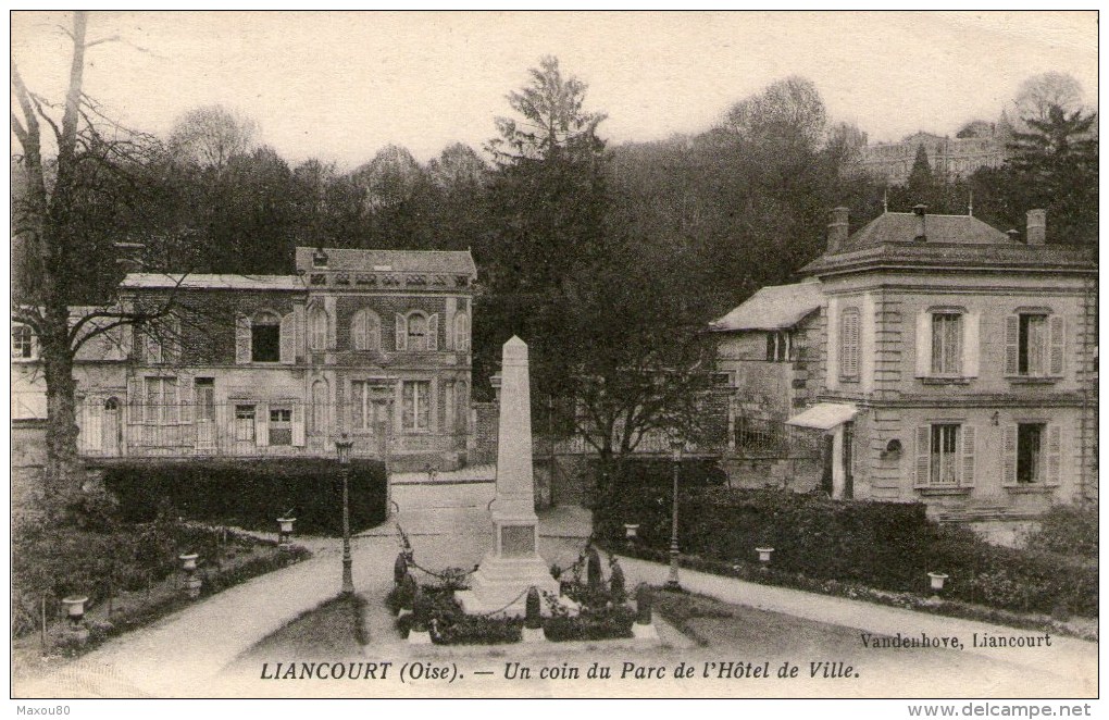 LIANCOURT - Un Coin Du Parc De L'Hôtel De Ville - - Liancourt