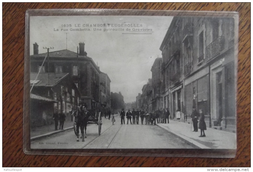 C P  Le Chambon Feugerolles La Rue Gambetta Une Patrouille De Grevistes - Le Chambon Feugerolles