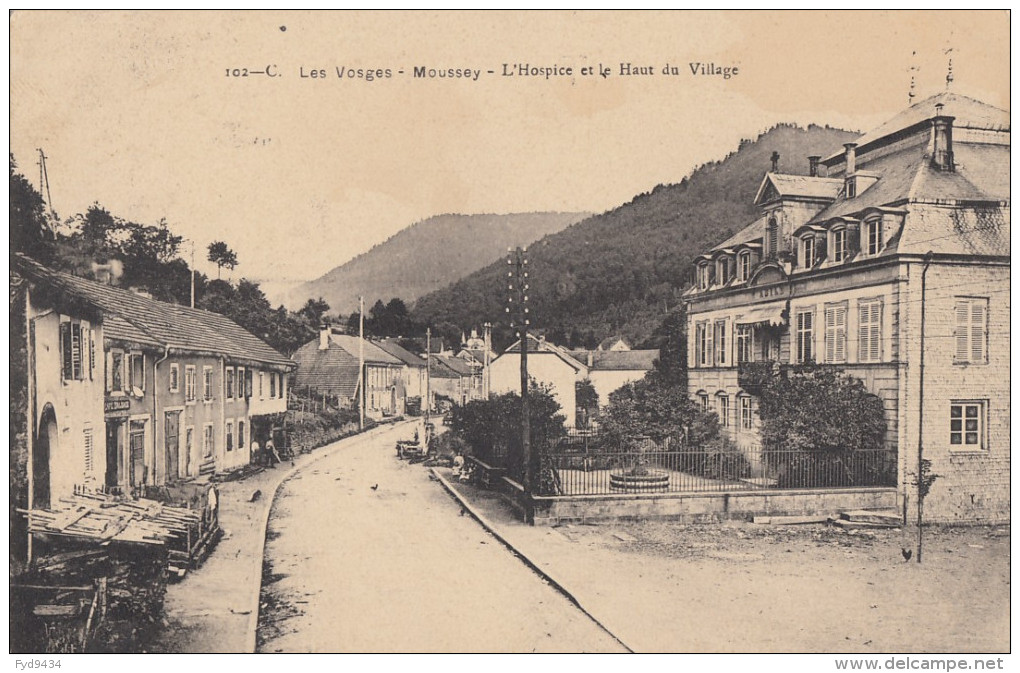 CPA - Moussey - L´Hospice Et Le Haut Du Village - Moussey