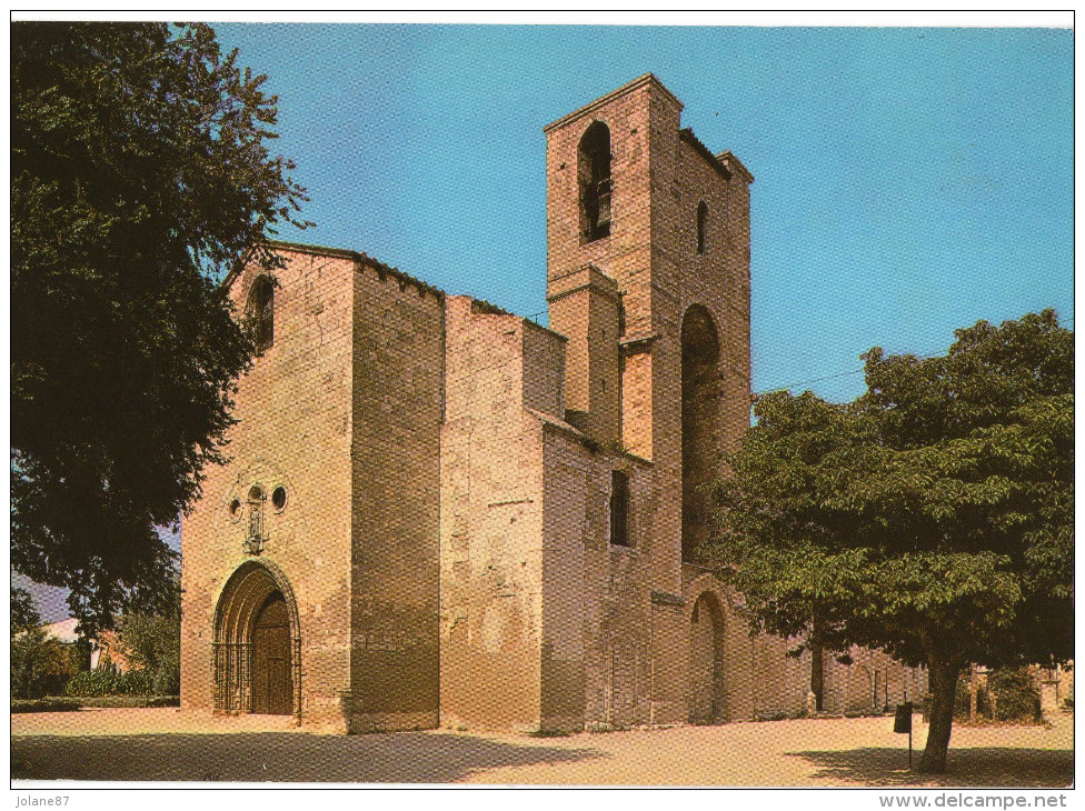 CPM     84       PERNES LES FONTAINES       EGLISE NOTRE DAME DE NAZARETH - Pernes Les Fontaines